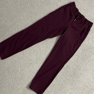 Lululemon on the fly 7/8 pants cassis size 4